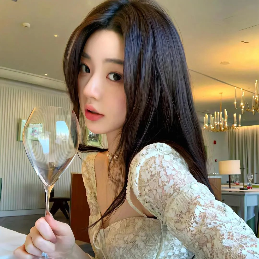 穿风信子蓝的少女